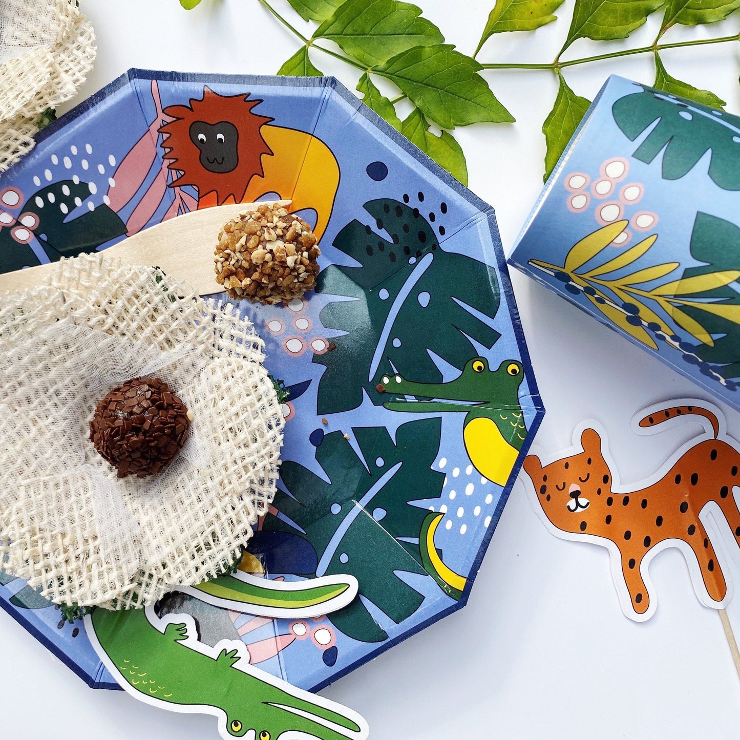 Tropical Animals Small Plates 7" (Set of 8) – Jungle Safari Birthday Party Supplies